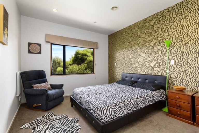 Photo of property in 8a Kiriwai Road, Paremata, Porirua, 5024