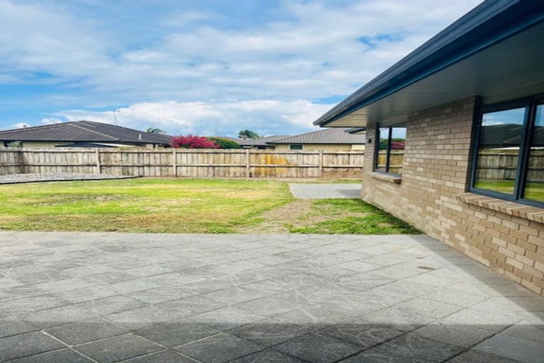 Photo of property in 25 Grabella Place, Papamoa Beach, Papamoa, 3118