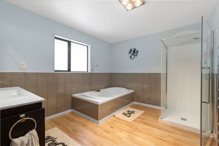 Photo of property in 25b Queens Avenue, Waikuku Beach, 7402