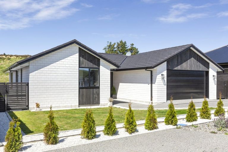 Photo of property in 3 Foremast Place, Whitby, Porirua, 5024