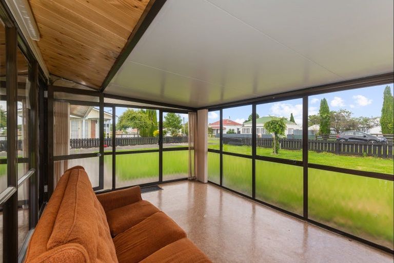 Photo of property in 44 Fox Street, Woodville, 4920