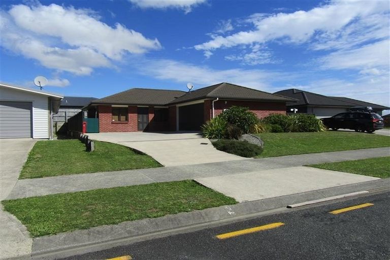 Photo of property in 4 Diamond Grove, Brown Owl, Upper Hutt, 5018