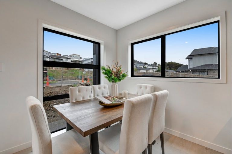 Photo of property in 5 Kawau Close, Orewa, 0931