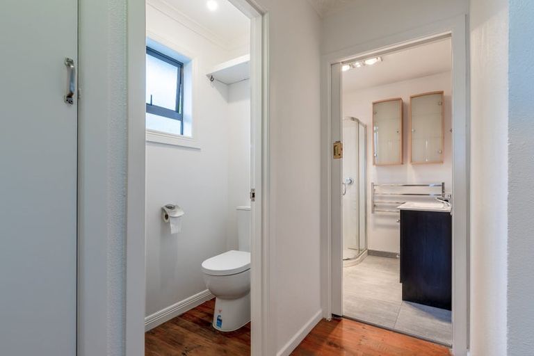 Photo of property in 12 Taipari Road, Te Atatu Peninsula, Auckland, 0610