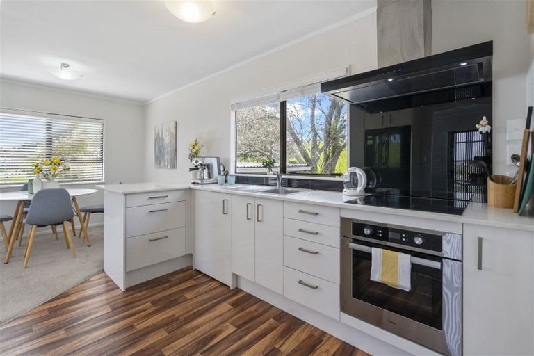 Photo of property in 2/23 Flaunty Place, West Harbour, Auckland, 0618