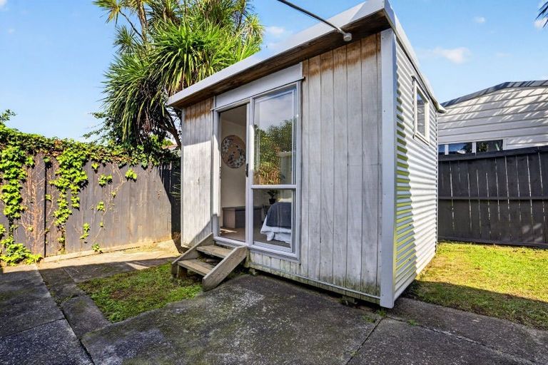 Photo of property in 7 Hinton Place, Weymouth, Auckland, 2103
