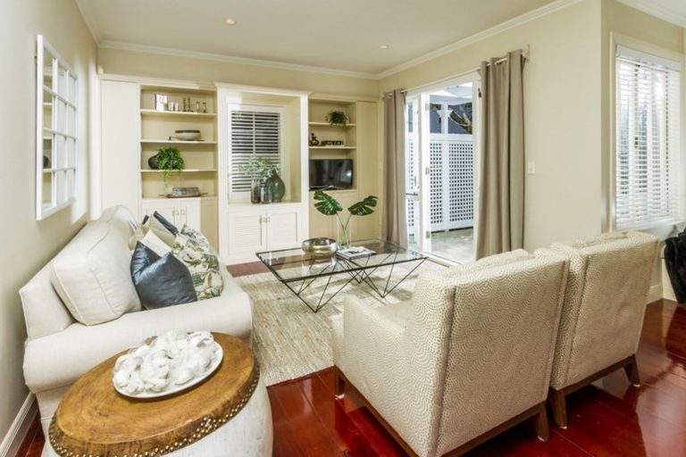 Photo of property in 16 Tiri Road, Milford, Auckland, 0620