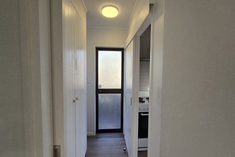 Photo of property in 1/18a Neal Avenue, Glenfield, Auckland, 0629