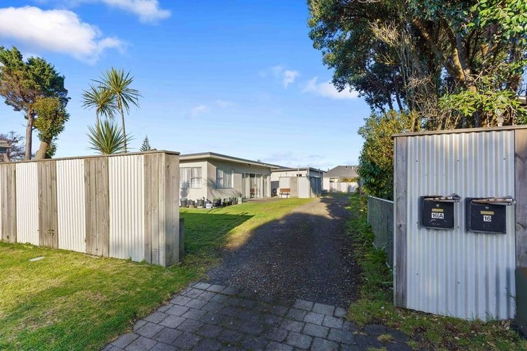Photo of property in 16 Eruini Street, Waikanae Beach, Waikanae, 5036