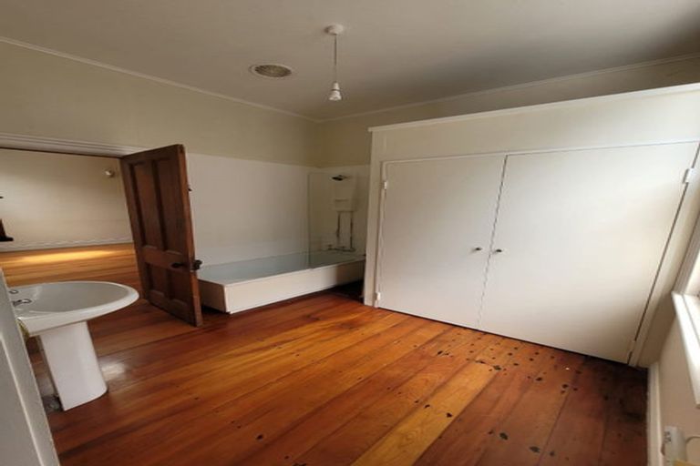 Photo of property in 11 Aorangi Terrace, Thorndon, Wellington, 6011