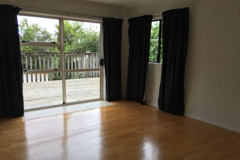 Photo of property in 3 Beulah Avenue, Rothesay Bay, Auckland, 0630