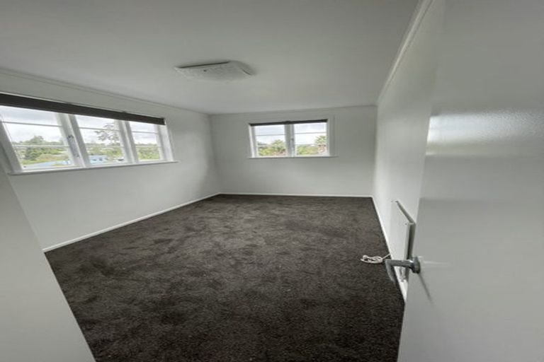 Photo of property in 80 Kaurilands Road, Titirangi, Auckland, 0604