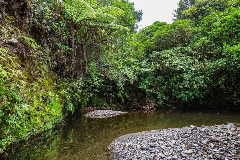 Photo of property in 1789 State Highway 2, Kaitoke, Upper Hutt, 5018
