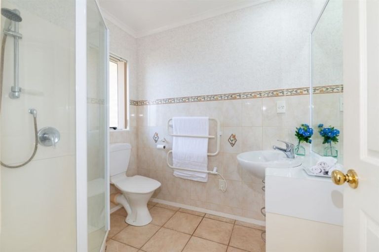 Photo of property in 27 John Brooke Crescent, East Tamaki Heights, Auckland, 2016