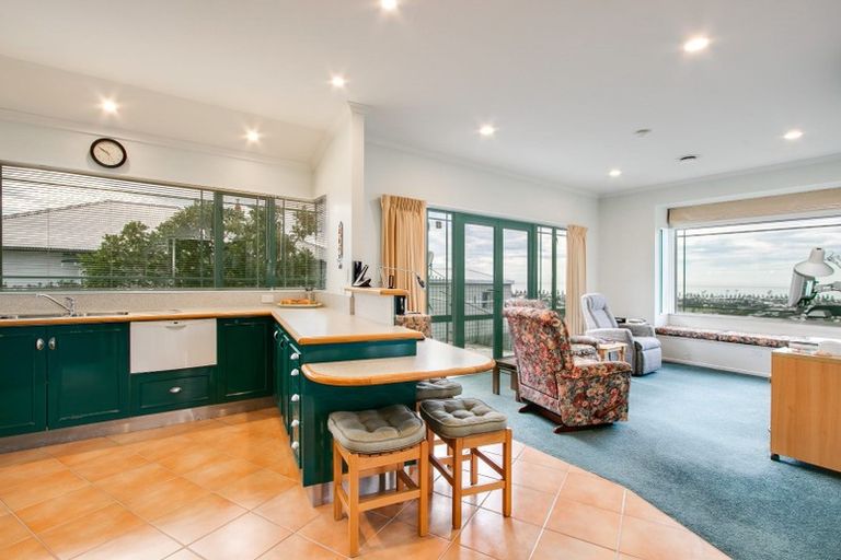 Photo of property in 15 Kavanagh Road, Hospital Hill, Napier, 4110