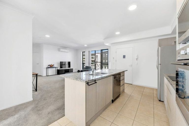 Photo of property in 10/11 Carlos Drive, Flat Bush, Auckland, 2016