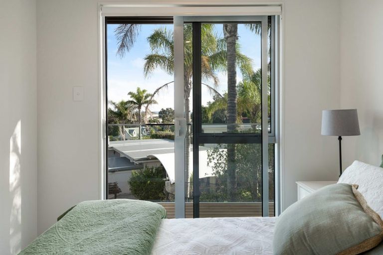 Photo of property in 9/15 Sea Vista Avenue, Beach Haven, Auckland, 0626