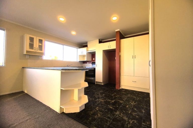 Photo of property in 21 Rosewarne Crescent, Glendene, Auckland, 0602