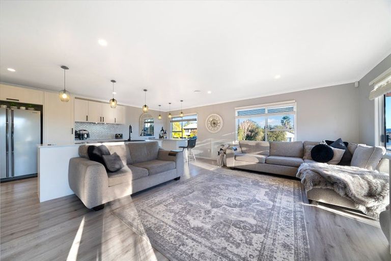Photo of property in 12 Pahi Place, West Harbour, Auckland, 0618