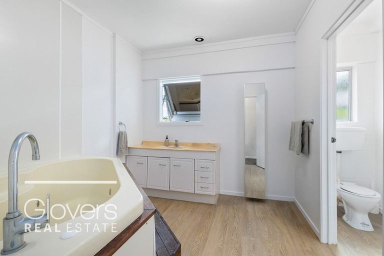 Photo of property in 10 Seabar Place, Glen Eden, Auckland, 0602