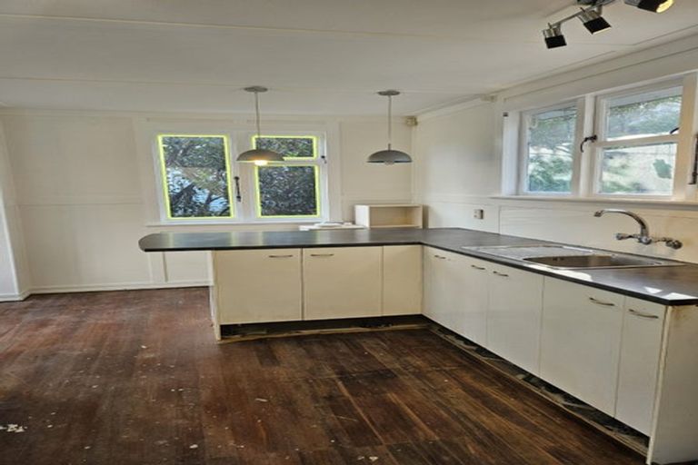 Photo of property in 21 Gloucester Street, Cannons Creek, Porirua, 5024