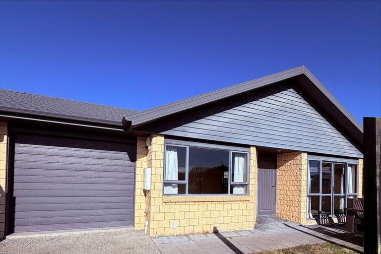 Photo of property in Henry Russell Estate, 22/36 Belgrove Drive, Waipukurau, 4200