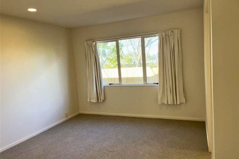 Photo of property in 2/16a Onepoto Road, Hauraki, Auckland, 0622