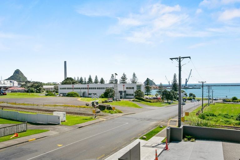 Photo of property in 11 Bayly Road, Moturoa, New Plymouth, 4310