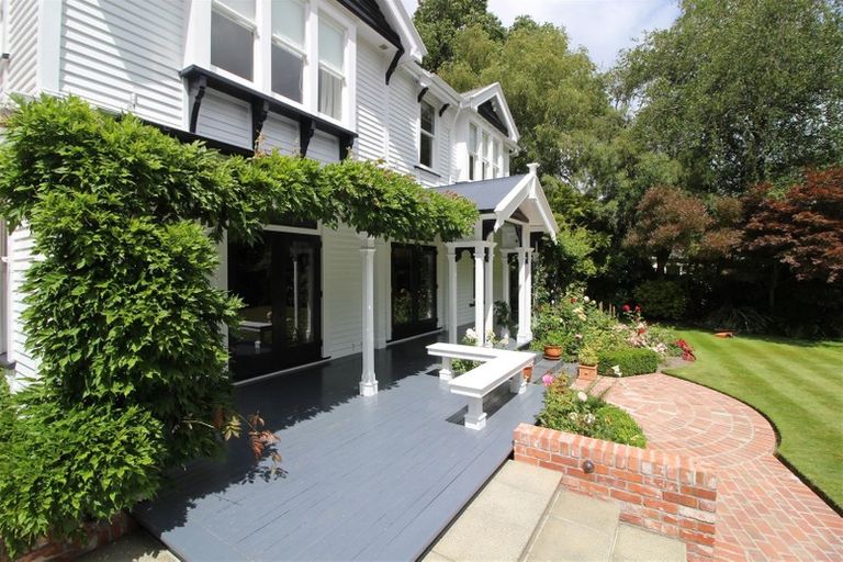 Photo of property in Chilcombe Homestead, 4 Medbury Terrace, Fendalton, Christchurch, 8041