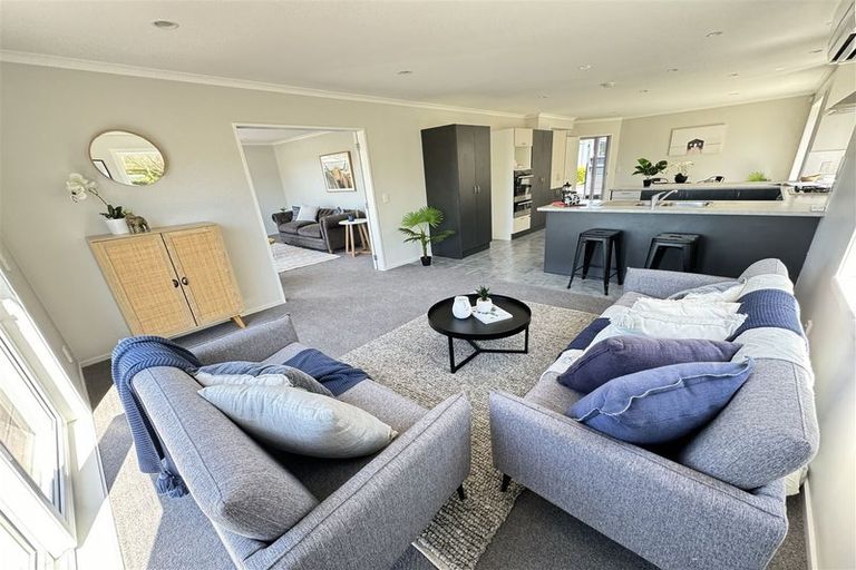 Photo of property in 59 Erlestoke Crescent, Churton Park, Wellington, 6037