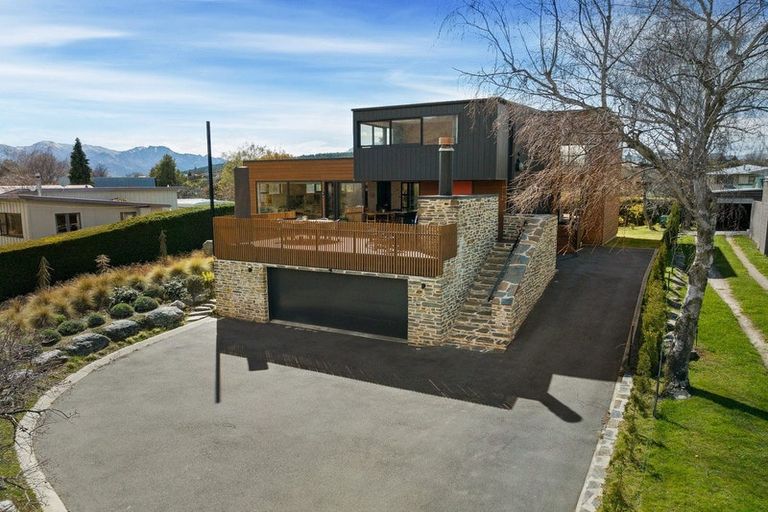 Photo of property in 75 Beacon Point Road, Wanaka, 9305