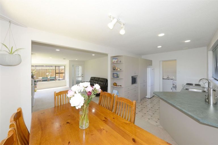 Photo of property in 2/125 Roydvale Avenue, Burnside, Christchurch, 8053