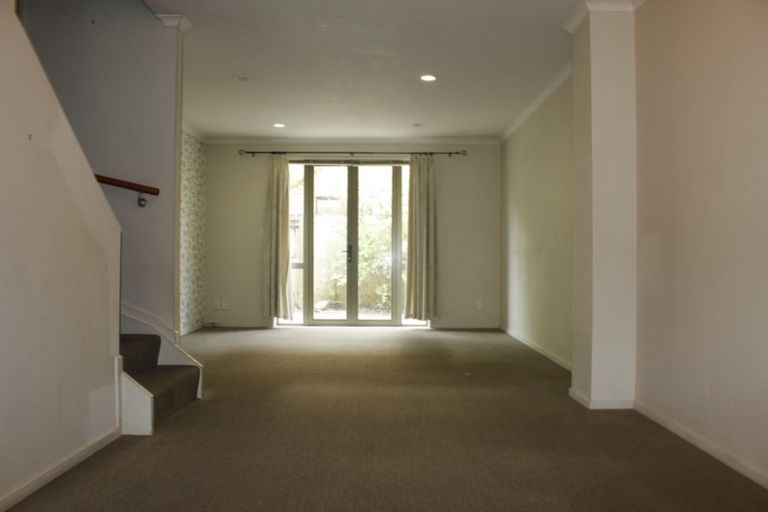 Photo of property in 19 Verdale Circle, Glen Eden, Auckland, 0602