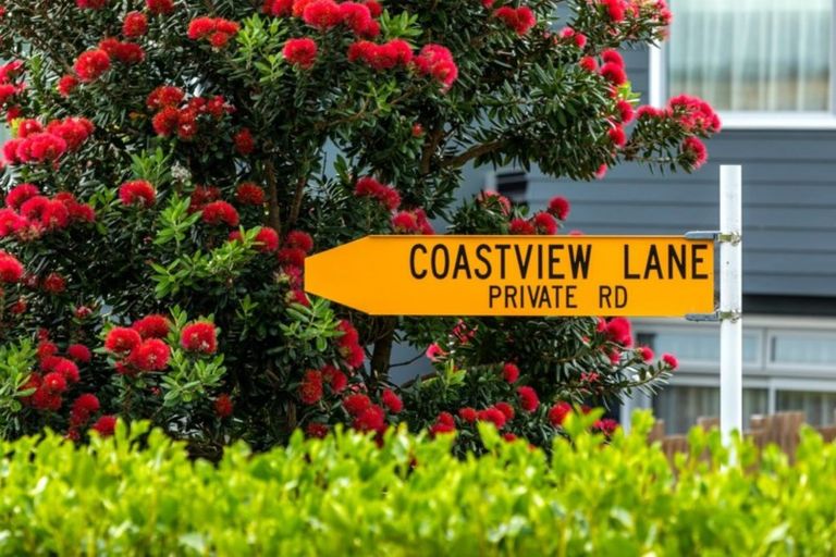 Photo of property in 1 Coastview Lane, Long Bay, Auckland, 0630