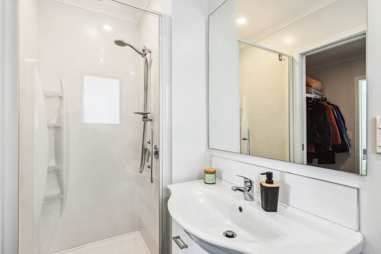 Photo of property in 10 Gallipoli Place, Paraparaumu, 5032