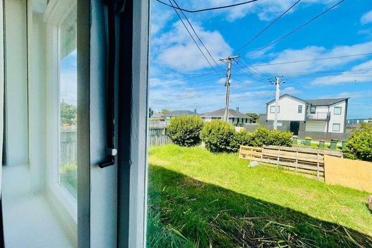 Photo of property in 18 Arimu Road, Papakura, 2110