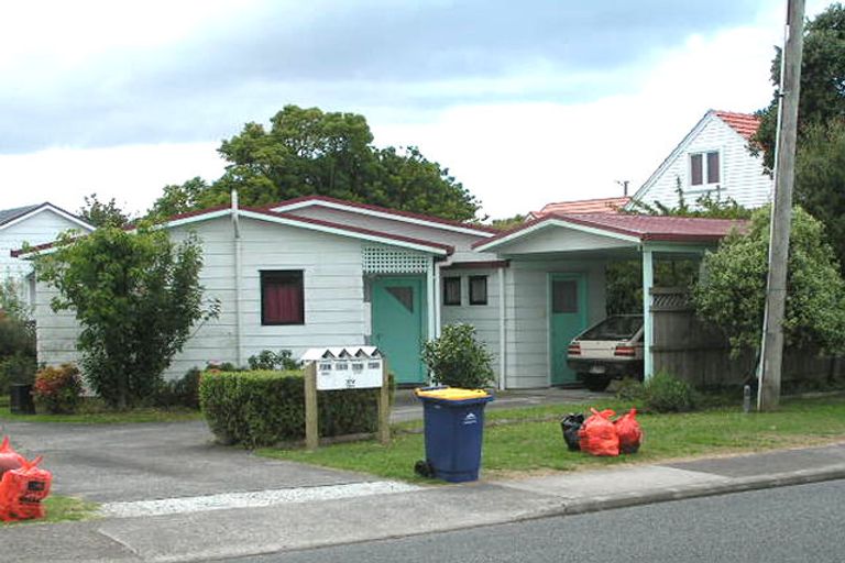 Photo of property in 1/29 Eversleigh Road, Belmont, Auckland, 0622