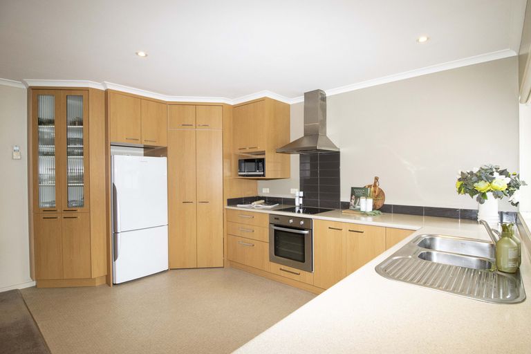 Photo of property in 28 Deller Drive, Carterton, 5713