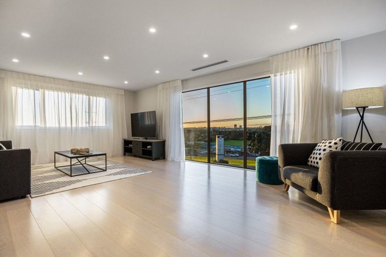 Photo of property in 17 Winscombe Street, Belmont, Auckland, 0622