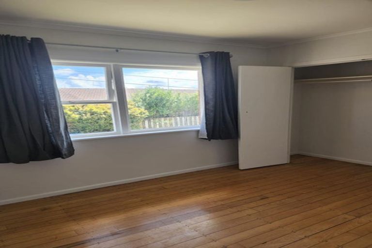 Photo of property in 79 Royal View Road, Te Atatu South, Auckland, 0610