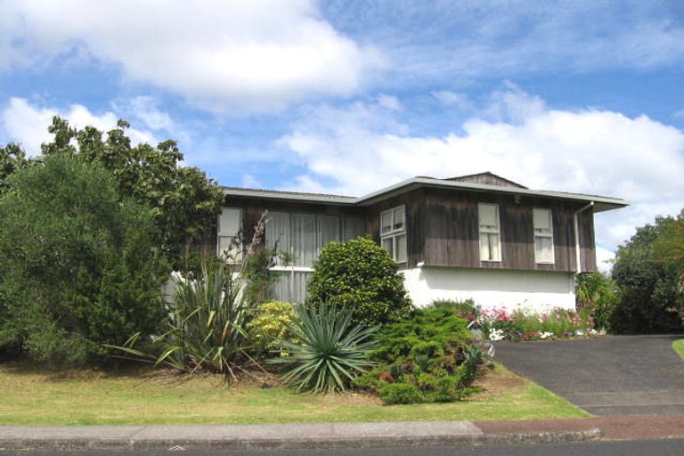 Photo of property in 10 Blakeborough Drive, Forrest Hill, Auckland, 0620