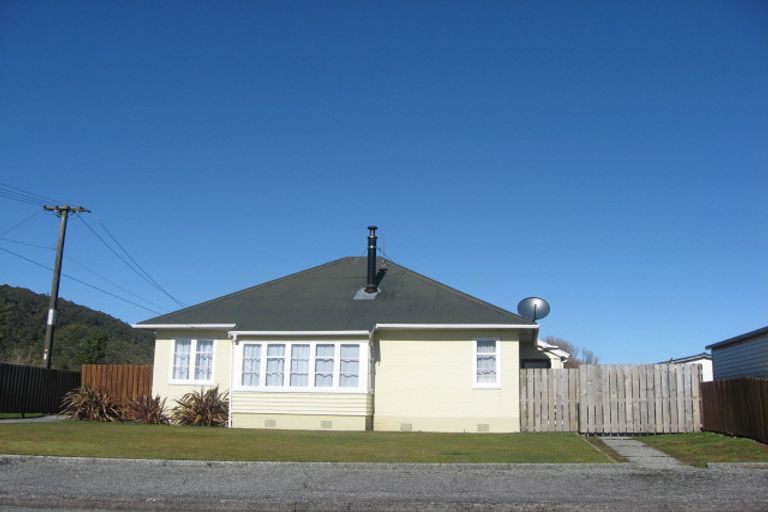 Photo of property in 4 Lynch Street, Cobden, Greymouth, 7802