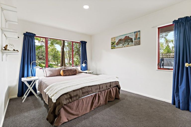 Photo of property in 70 Kate Sheppard Avenue, Torbay, Auckland, 0630