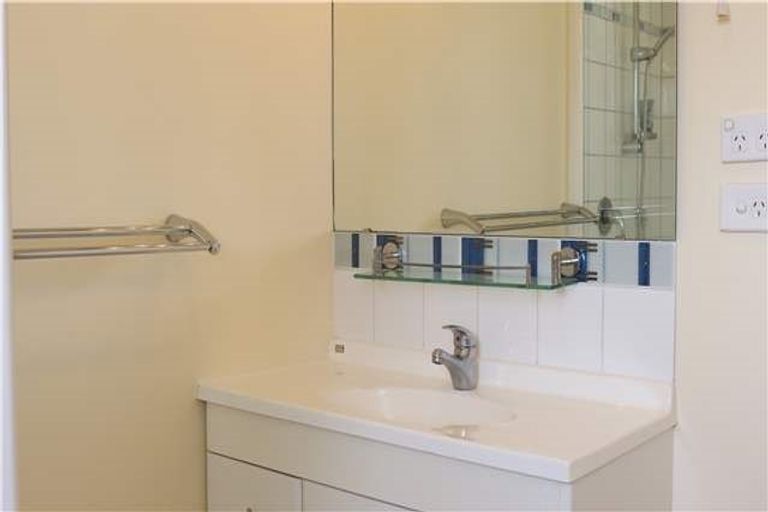 Photo of property in 11 Holsten Place, Massey, Auckland, 0614