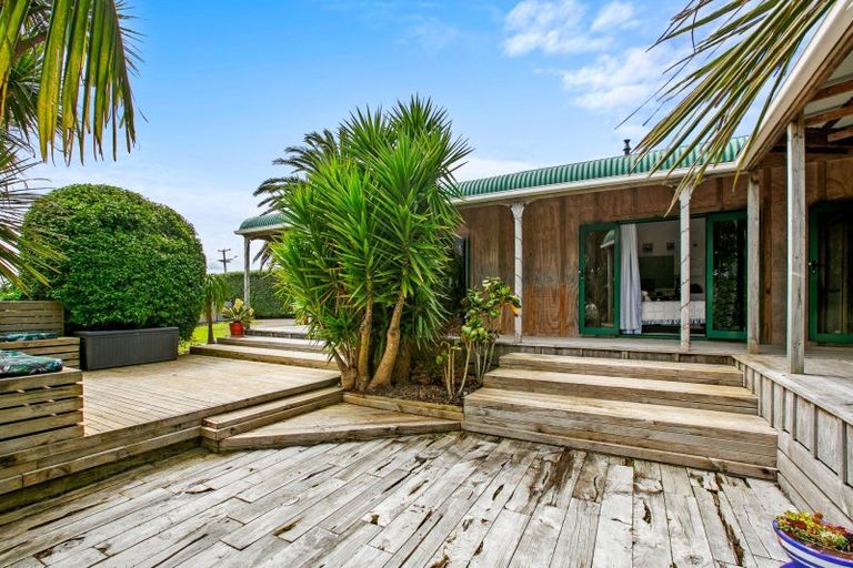 Photo of property in 128 Wairau Road, Oakura, 4314
