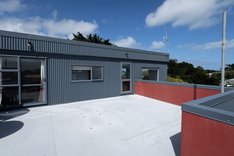 Photo of property in 32 Himatangi Street, Himatangi Beach, Foxton, 4891