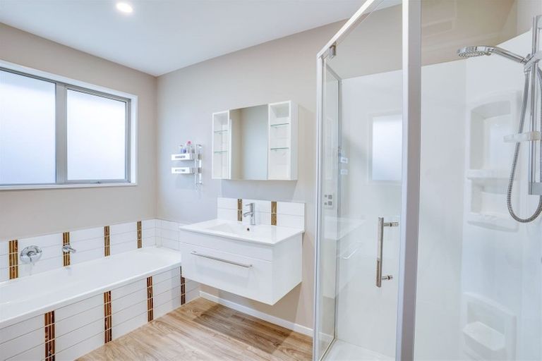 Photo of property in 5 Handley Crescent, Wigram, Christchurch, 8042