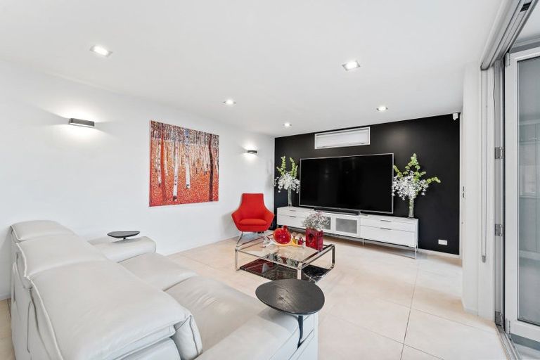 Photo of property in 10a Eastcliffe Road, Castor Bay, Auckland, 0620