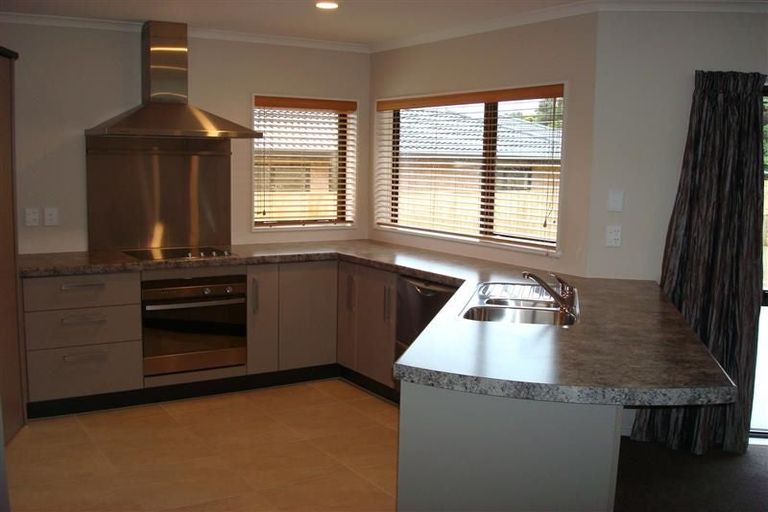 Photo of property in 5 Boleyn Close, Kingsley Heights, Upper Hutt, 5018