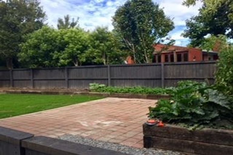 Photo of property in 2/118 Blighs Road, Strowan, Christchurch, 8052